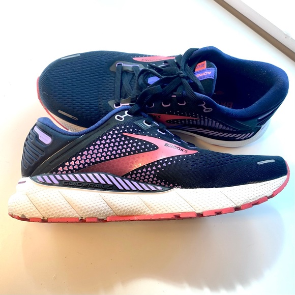 Brooks Adrenaline GTS 22 road running shoes - Picture 2 of 7